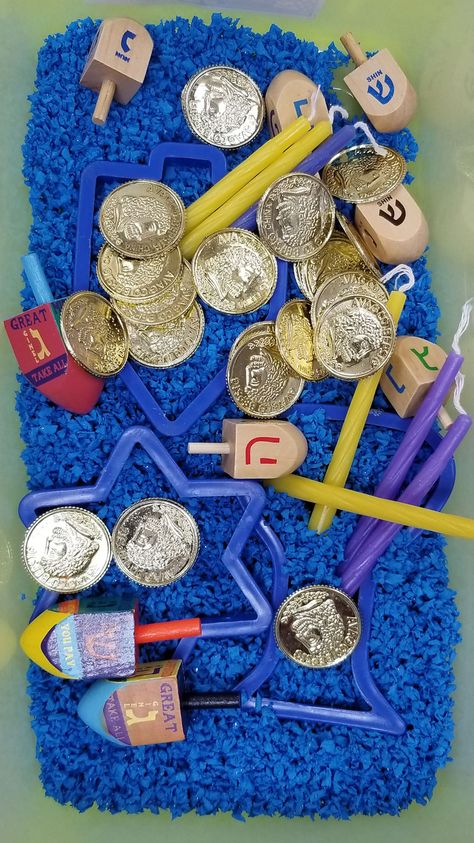 Hanukkah Activities Toddlers, Hannukah Sensory Activities, Hannukah Art Preschool, Chanukah Sensory Bin, Reggio Inspired Hanukkah, Toddler Hannukah Activities, Hanukkah Lesson Plans Preschool, Hanukkah Sensory Bin, Preschool Hanukkah Crafts