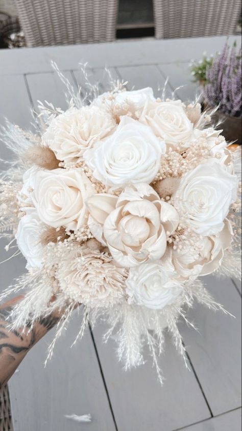 Wedding Bouquets Champagne, Wedding Bouquet Champagne, Wedding Bouquets Bride, Dream Wedding Decorations, Beige Wedding, Bridal Bouquet Flowers, Management Books, Peony Wedding, Flowers Bouquet Gift