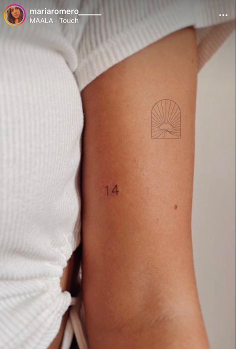 Tattoo Ideas For Bigger Women, Window Tattoo Minimalist, Colorful Minimalist Tattoo, Traveller Tattoo, Minimilastic Tattoos Women, Minimalist Spine Tattoos For Women, Fine Tattoos For Women, Small Tattoos On Arm, Summer Tattoos