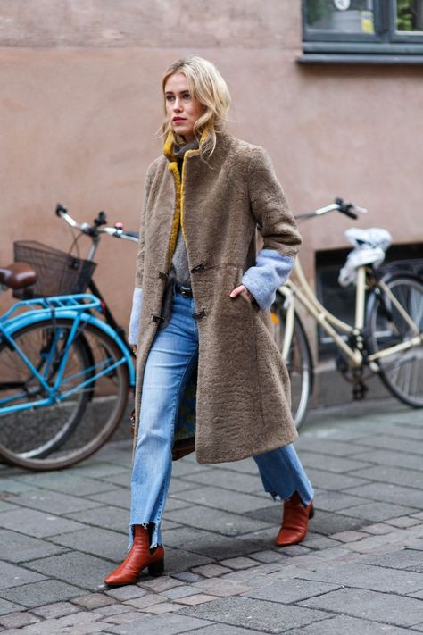 The Best of Copenhagen Fashion Week Street Style AW17 | Scandinavia Standard Danish Street Style, Copenhagen Fashion Week Street Style, Copenhagen Street Style, Danish Fashion, Swedish Fashion, Coat Street Style, Copenhagen Fashion, Scandinavian Fashion, Style Coat