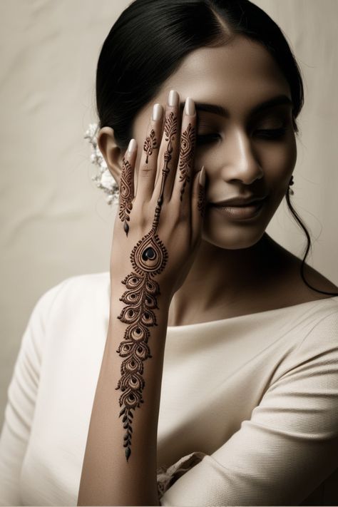 Back Hand Simple Mehndi, Mehndi Aesthetic, Elegant Mehndi, Elegant Henna, Beautiful Simple Mehndi Design, American Traditional Tattoos, Palm Mehndi Design, Mehndi Designs Bridal Hands, Mehndi Design Pictures