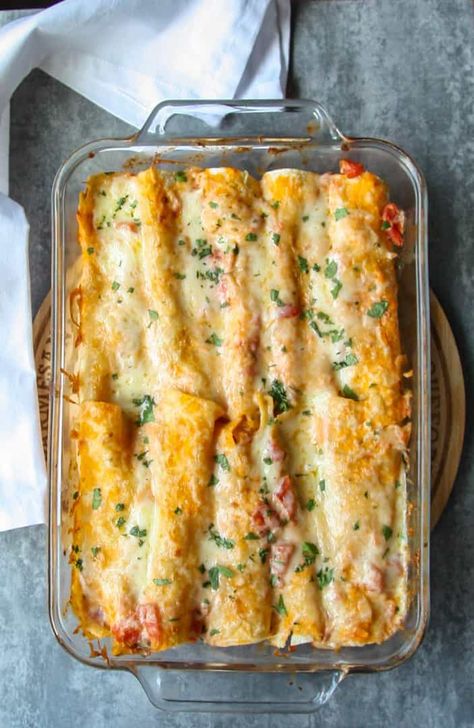 Spanish Fish Stew, Party Casseroles, Seafood Enchiladas Recipe, Seafood Enchiladas, Shrimp Enchiladas, Bariatric Meals, Parsley Recipes, Shrimp Scallops, Enchiladas Recipe