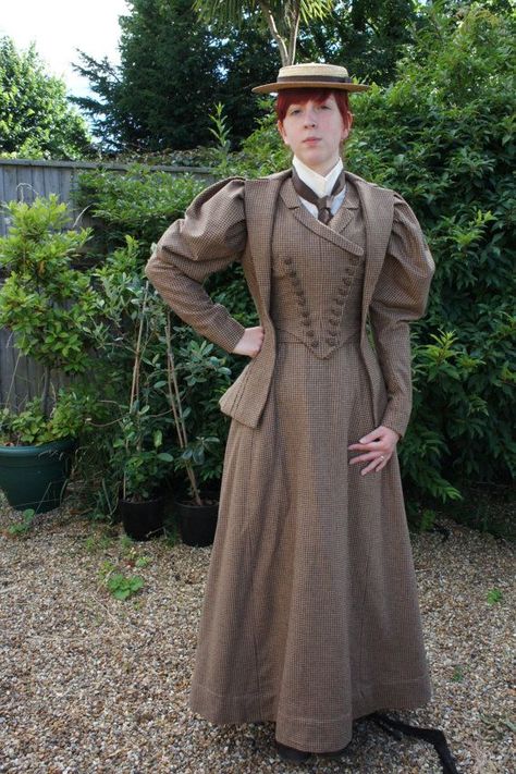 Victorian Walking Costume Riding Dress, Edwardian Costumes, Mode Steampunk, Walking Dress, 1890s Fashion, Ladies Suit, Victorian Ladies, 1800s Fashion, Victorian Costume