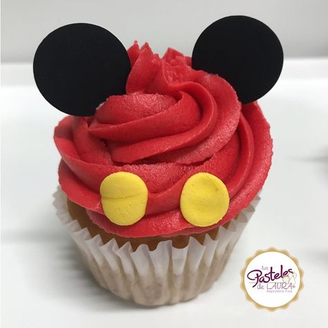 Mickey Birthday Cupcakes, Mickey Cupcakes Ideas, Mickey Mouse Cake And Cupcakes, Mickey Mouse Drip Cake, Diy Mickey Mouse Cupcakes, Homemade Mickey Mouse Cake, Mickey Cake Ideas, Mickey And Minnie Cupcakes, Mickey Mouse Birthday Desserts