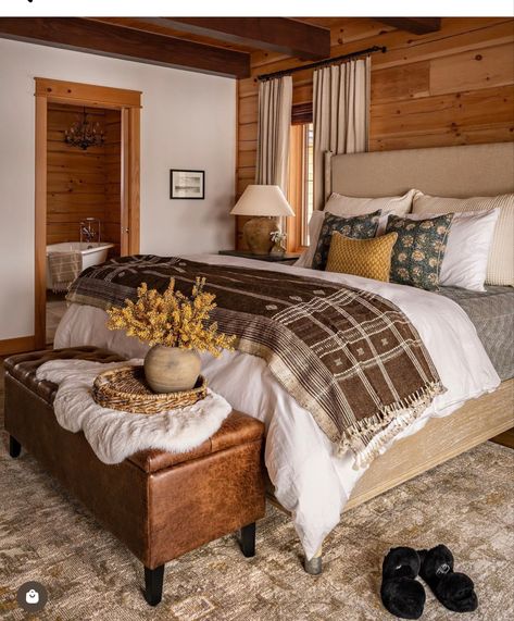 Feminine Cabin Bedroom, Cozy Natural Bedroom, Lake House Bedroom Ideas, West Of Main, House On The Lake, Natural Bedroom Decor, Lake House Bedroom, House Bedroom Ideas, Rustic Bedroom Design