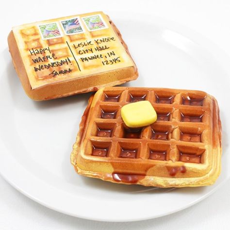 Mail a waffle? Why not! Send well-wishes to your waffle-loving friends with this easy, mailable, waffle postcard craft. Food Props Diy, Diy Waffles, Faux Desserts, Fake Food Props, Fun Mail, Food Props, Envelope Art, Fake Cake, Fake Bake