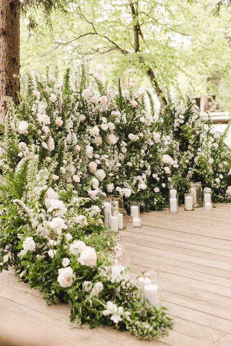 Luxury Rustic Wedding, Ground Wedding Florals, Garden Wedding Arch Ideas, Indoor Garden Wedding Ceremony, Flower Ceremony Wedding, Outdoor Wedding Ceremony Florals, Ethereal Wedding Ceremony, Alter Decorations Wedding Outdoor, Outdoor Ceremony Florals