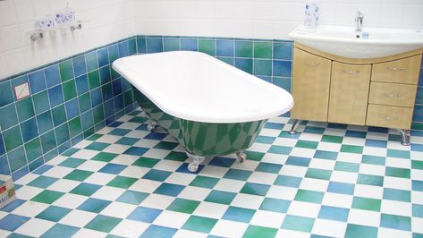 Home improvement: which projects to DIY, which to hire out Bathtub Repair, Refinish Bathtub, Diy Apartment Decor, Best Flooring, Science Lab, Small Bathroom Design, Clawfoot Tub, Free Standing Tub, Bathroom Cleaning