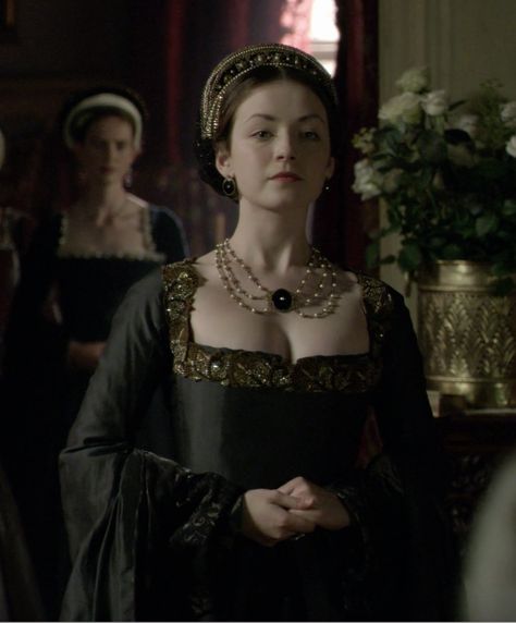 Mary Tudor - The Tudors "Sister" The Tudors Tv Show, Mary Tudor, Tudor Dress, Sarah Bolger, Tudor Fashion, Medieval Princess, Tudor Costumes, Grey Gown, Tudor Dynasty