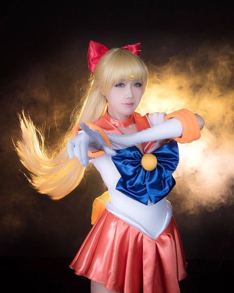 Sailor Venus Cosplay, Sailor Moon Girls, Minako Aino, 18th Century Clothing, Sailor Moon Cosplay, Sailor Venus, Century Clothing, Cosplay Dress, Model Poses