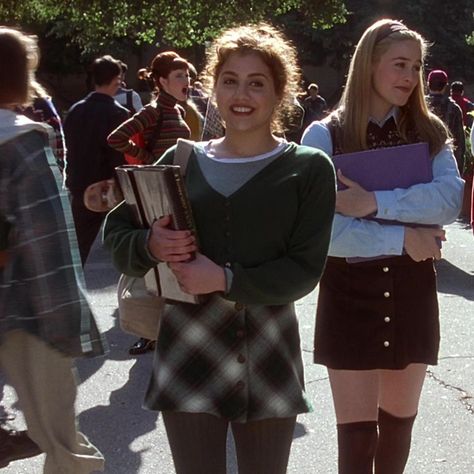 SOME OF TAI’S CUTEST LOOKS WORN IN CLUELESS✨✨ Clueless Style, Clueless 1995, Brittany Murphy, Clueless Outfits, Clueless, Retro Aesthetic, 90s Fashion, Cheer Skirts, Movie Tv