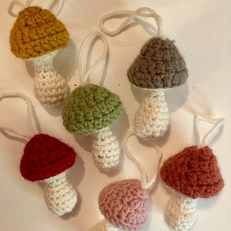 Mushroom Christmas Ornaments, Mushroom Ornaments, Mushroom Christmas, Woodland Ornaments, Boho Christmas Tree, Natural Ornaments, Crochet Mushroom, Scandi Christmas, Christmas Tree Painting