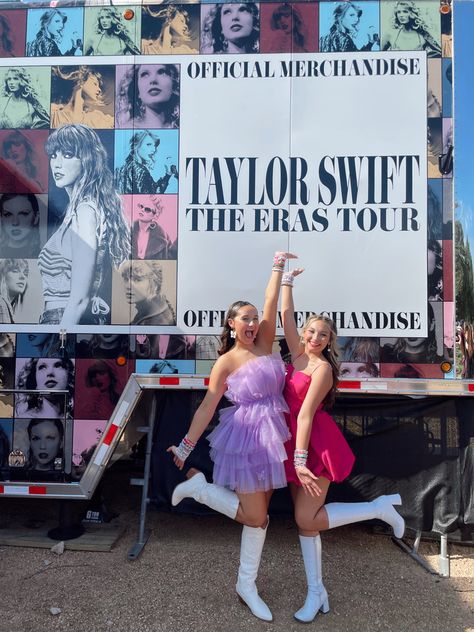 Eras Tour Photoshoot, Eras Tour Outfits Winter, Taylor Swift Concert Pictures, Eras Tour Poses, Lover Eras Tour Outfits, Eras Tour Photo Ideas, Eras Tour Photos, Taylor Concert, Eras Outfit