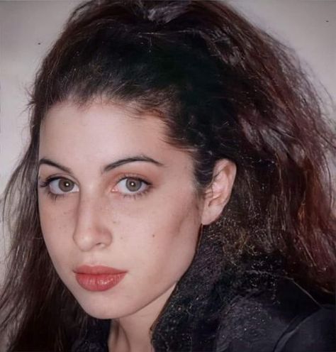 very young amy winehouse Young Amy Winehouse, Amazing Amy, Amy Winehouse, Social Events, Back To Black, Beautiful People, Diva, My Girl, Love Her