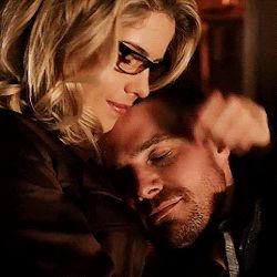 •pinterest // fashionista1152• Felicity And Oliver, Oliver Queen And Felicity Smoak, Flash And Arrow, Arrow Memes, Oliver Queen Arrow, Oliver Queen Felicity Smoak, John Diggle, Arrow Oliver And Felicity, Arrow Felicity