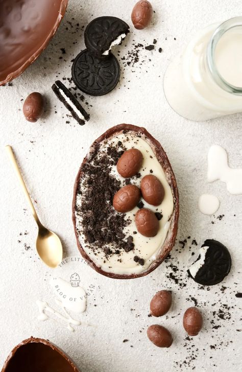 Easter egg with oreo cheesecake filling Easter Egg Cheesecake, Easter Egg Dessert, Oreo Cheesecake Filling, Easter Cheesecake, No Bake Cheesecake Filling, Easter Egg Filling, Vegan Easter, Dairy Free Cream, Healthier Desserts