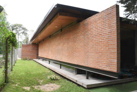 Brick And Concrete, Black Brick Wall, Rayong, Facade Architecture Design, Minimal Architecture, Cafe Shop Design, Architectural Design House Plans, Minimal House Design, Brick Architecture