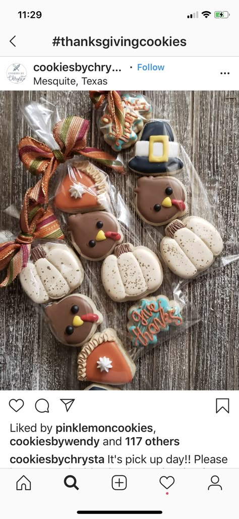 Fall Mini Cookie Sets, Thanksgiving Flooded Cookies, Simple Fall Royal Icing Cookies, Thanksgiving Cookies For Teachers, Thanksgiving Themed Sugar Cookies, Simple Fall Sugar Cookies Decorated, Thanksgiving Royal Iced Cookies, Fall Cookie Sets, Thankful Cookies Decorated