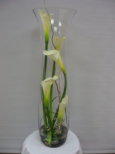 Floor Vase Arrangement Glass, Tall Glass Vase Filler Ideas, Tall Glass Vase Ideas, Glass Vase Filler Ideas, Cylinder Vase Ideas, Tall Clear Vase, Vase Filler Ideas, Arreglos Ikebana, Flower Vase Design