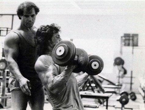 Franco training Sly Classic Bodybuilding, Chest Workout Routine, Full Body Workout Routine, Abs Training, Crossfit Gym, Rocky Balboa, Celebrity Workout, Body Motivation, Sylvester Stallone