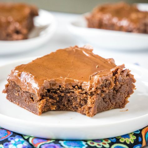 Lunch Lady Brownies The Best Fudgy Brownies, Best Fudgy Brownies, Yummy Brownies, Lunch Lady Brownies, Classic Brownies Recipe, Pudding Cakes, Homemade Chocolate Frosting, Homemade Hot Fudge, Fudgy Brownie Recipe