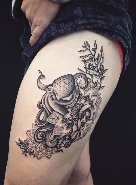 Mandala Ocean Tattoo, Octopus Thigh Tattoos, Papa Tattoo, Mandala Skull, Dotwork Tattoo Mandala, Tattoo Sea, Mandala Tattoo Designs, Sleeve Inspiration, Tattoo Thoughts