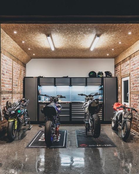 Garage Man Caves, Man Garage, Garage Design Interior, Garage Loft, Cool Garages, Garage Style, Luxury Garage, Garage Remodel, Barndominium Ideas Interiors