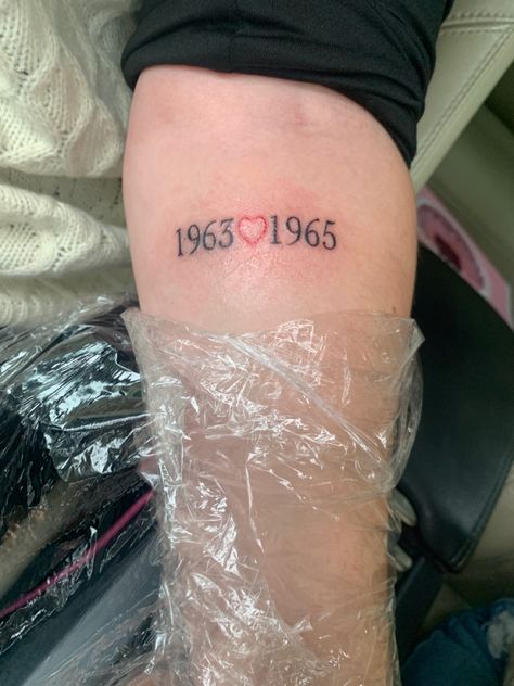 Parents Year Of Birth Tattoo, Parents Bday Tattoo, Parents Birth Year Tattoo, Birthyear Tattoo Ideas, Birth Year Tattoo Ideas, Years Tattoo, Perspective Tattoos, Birth Year Tattoo, Stick Poke