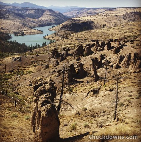 Unusual rock formations near Lake Billy Chinook in Oregon. Oregon Usa, Rock Formations, Grand Canyon, Oregon, Lake, Natural Landmarks, Photography, Travel, Nature