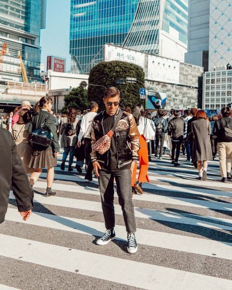 Shibuya Crossing Photography, Tokyo Photos, Burberry Monogram, Shibuya Crossing, The Cosmopolitan, Go To Japan, Souvenir Jacket, Tokyo Travel, Instagram Worthy