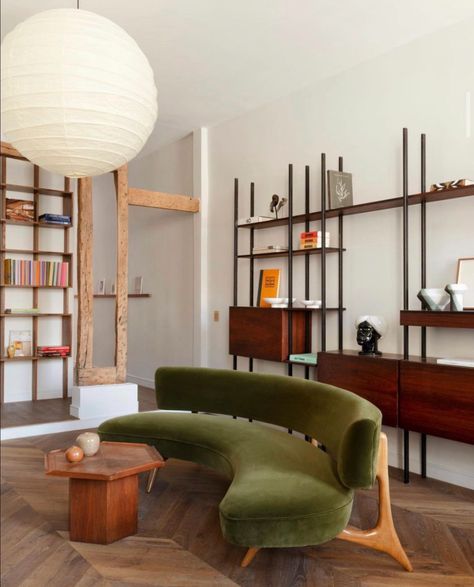 Postmodern Interior Design, Parisian Interior, Carlo Scarpa, Contemporary Apartment, Green Sofa, Interior Design Magazine, French Interior, Cozy Living Rooms, Interior Inspo