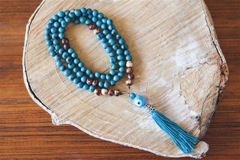 Como fazer Japamala e como usar Healing Codes, Mala Necklace, Mala Beads, Prayer Beads, How To Do Yoga, Feng Shui, Mantra, Tassel Necklace, Macrame