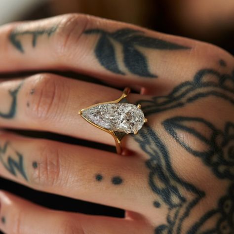 Unique Wedding Rings Crystals, Obscure Engagement Rings, One Stone Wedding Rings, Boho Diamond Engagement Ring, Unconventional Wedding Rings Women, Bug Engagement Rings, Italian Ring Design, Unique Masculine Engagement Rings, Unique Pear Engagement Ring Gold