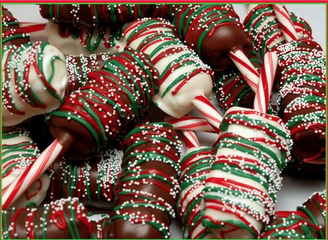 Best Christmas Cookies! Cookies With Mini Marshmallows, Chocolate Dipped Candy, Dipped Candy, Dipped Marshmallows, Marshmallow Sticks, Holiday Treats Christmas, Chocolate Dipped Marshmallows, Marshmallow Roasting Sticks, Marshmallow Dip