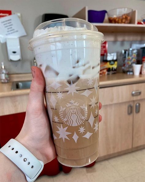 Cold Foam Drinks, Best Starbucks Iced Coffee, Starbucks Iced Coffee Drinks, Sweet Coffee Drinks, Summer Coffee Drinks, Best Starbucks Coffee, Best Starbucks Drinks, Starbucks Hacks, Starbucks Latte