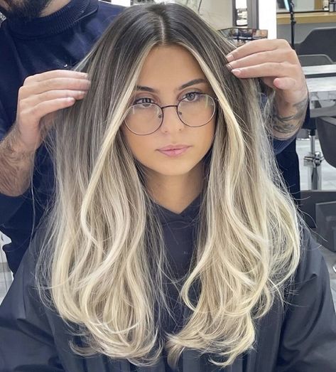 Blonde Hair Brown Roots, Dark Roots Blonde Hair Balayage, Money Piece Hair Ideas, Face Framing Highlights, Ash Blonde Hair Balayage, Money Piece Hair, Balayage Hair Ash, Blonde Hair With Roots, Hair Contouring