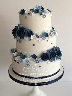 Wedding Cakes Silver And Blue, Navy Blue Quinceanera Cake, Navy Blue Cake Design, White Wedding Cake Blue Flowers, Navy Blue Cake Ideas, Blue And Gray Wedding Cake, Navy Blue Quince Cake, Wedding Cakes Blue And White, Blue And Black Wedding Cake