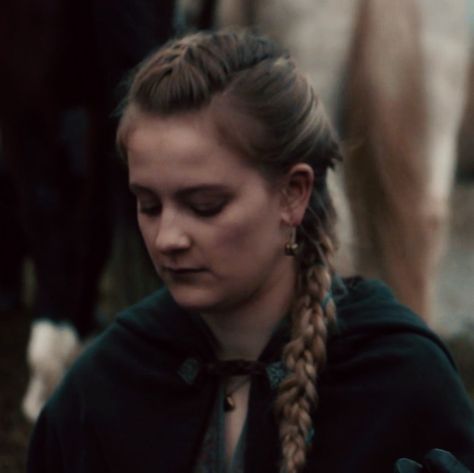 Phia Saban The Last Kingdom, Phia Saban, Helaena Targaryen, Last Kingdom, School Hair, House Stark, The Last Kingdom, Fantasy Hair, Hairstyles For School