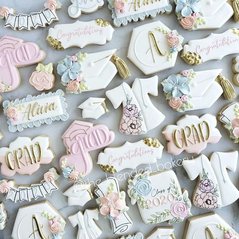 Pharmacy School Graduation Party, Graduation Party Desserts, Graduation Party Planning, Party Sweets, Sugar Cookie Royal Icing, Grad Party Decorations, Graduation Cookies, Graduation Cap Decoration, Creative Cookies