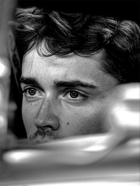 Charles Leclerc Black And White, Wavy Haircuts, Nyc Girl, Mans World, Formula 1, Ferrari, Nose Ring, Hair Cuts, Black And White