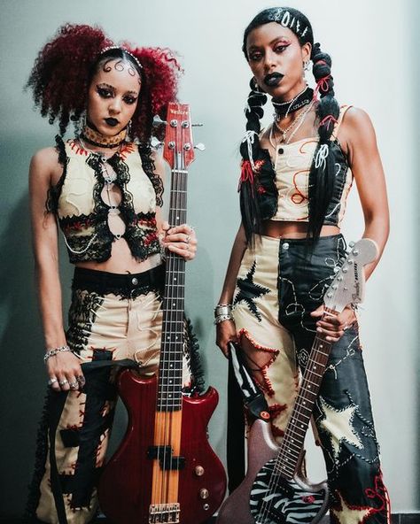 Nova Twins, Afro Goth, Afro Punk Fashion, Girl Punk, Punk Girl, Rock Punk, Afro Punk, Estilo Punk, Punk Outfits