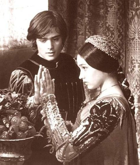 Olivia Hussey and Leonard Whiting in Romeo and Juliet (1968) Zeffirelli Romeo And Juliet, Juliet 1968, Leonard Whiting, Juliet Capulet, Greatest Movies, Olivia Hussey, Historical Romance Novels, Ryan Gosling, Historical Romance