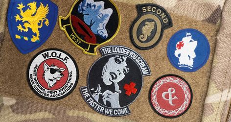 These are the best and most absurd US military unit patches Fort Hood, Army Patches, Army Infantry, Peter Griffin, Military Patches, Warrant Officer, Military Units, Military Patch, Morale Patch