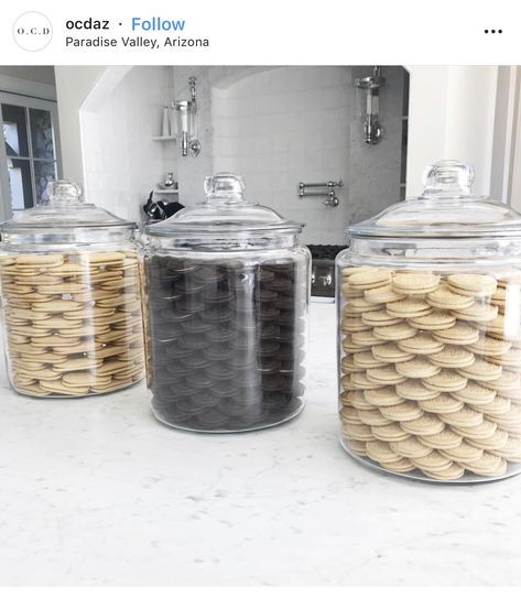 Kitchen Jars Decor Display, Cookie Jar Decor, Kitchen Jars Decor, Cookie Display, Jar Display, Pantry Organisation, Cookie Storage, Jar Centerpieces, House Organisation