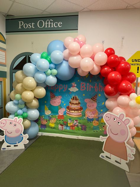 Peppa Pig Balloon Arch, Balloon Arch Backdrop, Peppa Pig Balloons, Pig Balloon, Arch Backdrop, Peppa Pig Birthday, Pig Birthday, Balloon Arch, Peppa Pig