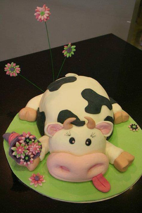 Cute cow cake Cow Cake Ideas, Cow Themed Cake, Hemisphere Cake, Farm Cakes, Cow Birthday Cake, Cow Cake, Cow Cakes, Moo Cow, Farm Cake