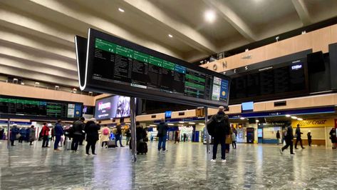 The installation of the high-definition passenger information screens is now underway at the station. https://www.railadvent.co.uk/2022/11/london-euston-gets-high-definition-arrival-and-departure-boards.html #London #LondonEuston #LondonUnderground #WestCoastMainLine Departures Board, Euston Station, Manchester Piccadilly, Digital Board, Victoria London, London Underground, Future Travel, Get High, Railway Station