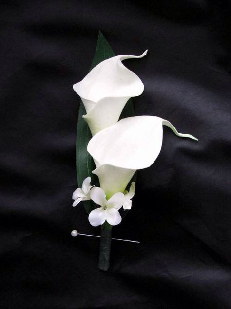 Boutonniere Calla Lily, Pink Calla Lily, Lily Boutonniere, Calla Lily Boutonniere, Lily Bridal Bouquet, Small Wedding Bouquets, Calla Lily Bouquet Wedding, Calla Lily Bridal, Big Wedding Cakes