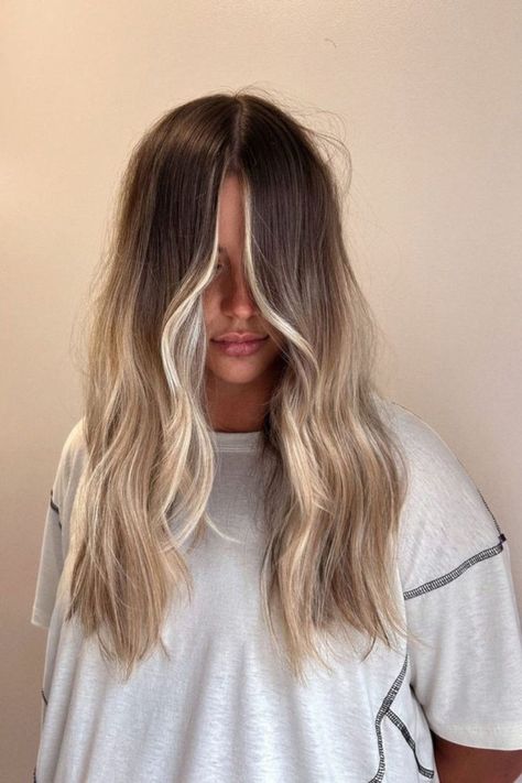 High-Contrast Sandy Blonde Balayage Fall Blonde Balayage, Sandy Blonde Balayage, Dark Roots Blonde Hair Balayage, Balayage Hair Ideas, Dark Blonde Balayage, Natural Dark Blonde, Sandy Blonde Hair, Blonde Hair With Roots, Fall Blonde Hair