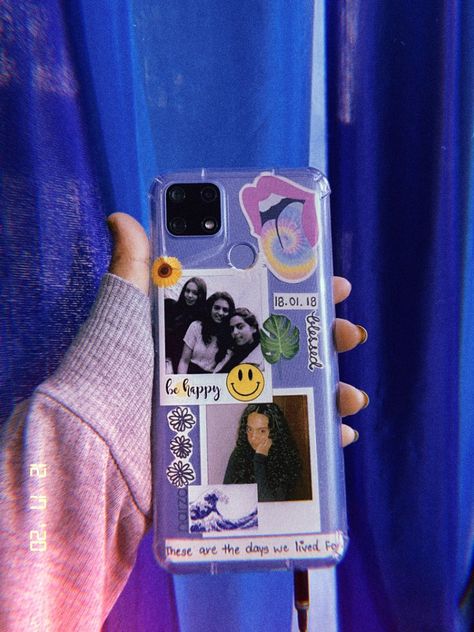 Phone Case Polaroid Picture, Phone Back Sticker Design, Polaroid Pictures For Phone Cover, Aesthetic Phn Cover Ideas, Phone Polaroid Painting, Diy Clear Phone Case Ideas Polaroid, Stickers For Mobile Cover, Polaroid Back Cover, Mobile Stickers Design